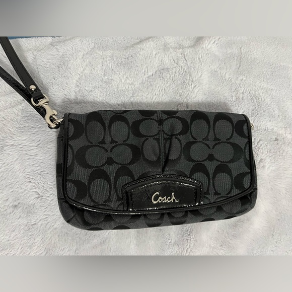 Coach monogram wristlet - Picture 1 of 6